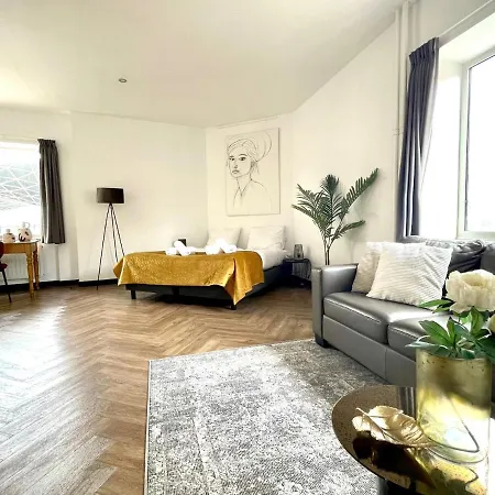 Large With Kitchen & Bathroom, Ludwig Tilburg